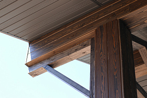 Фасад в стиле Шале: Изысканный коттедж в Новом Щеглово от Лесобиржи-Спб