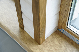 Шепот дерева: Завершенные работы по отделке стен и потолков в Кармолино