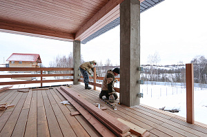 Северная сосна + премиальное масло Renner M300: идеальный дуэт для фасада, который сохранит цвет и форму даже в петербургском климате