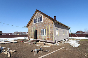 Не просто обшивка, а комплексное решение: вентилируемый фасад, индивидуальный водосток и единый стиль — дом, который будет служить десятилетиями