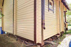 Элегантное обновление деревянных построек в Луговом: профессиональная покраска и защита от Лесобиржи-Спб