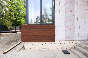 Лиственница + термолиственница + покраска Renner в цехе: почему эта комбинация делает фасад неуязвимым к влаге и времени