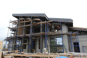 Масштабная реконструкция загородного дома: термоясень, фахверк с историей и идеальная геометрия каждого элемента