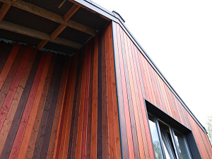 Поместье «Алексеевское»: фасад из термососны в четырех цветах — смелое решение для взыскательных владельцев

