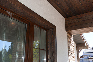 Фасад в стиле Шале: Изысканный коттедж в Новом Щеглово от Лесобиржи-Спб