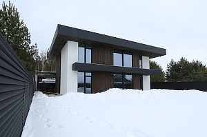 Комбинированный фасад от Лесобиржа-Спб: гармония стиля и долговечности в 