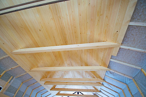 отделка потолка