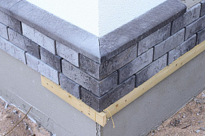 Не просто баня, а место силы: проект с парной на троих, уютной комнатой отдыха и крытой террасой