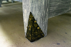 наука для стола с металлическими вставками