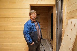 Вдохнуть жизнь в стены: полный цикл отделки дома из клееного бруса