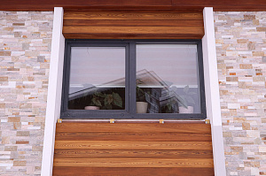 Не просто дом, а заявление: сочетание природного дерева и холодного мрамора в проекте, который выделит вас среди соседей