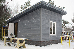 аркасная баня, которая быстро прогревается и долго держит тепло: проект с винтовым фундаментом и качественным утеплением