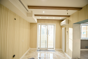 монтаж фальшбалок на потолок