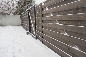 смонтированный забор