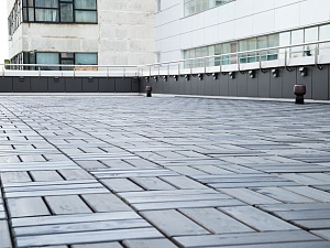 Преображение эксплуатируемой кровли: Терраса из термососны в Ленинградской области