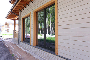 Почему владельцы домов из керамики выбирают планкен: реализованный проект с европейским качеством окраски и крепежом, который не оставляет следов