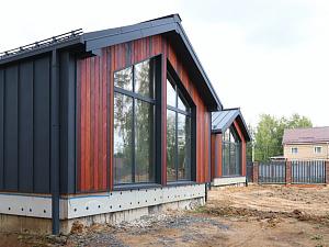 Поместье «Алексеевское»: фасад из термососны в четырех цветах — смелое решение для взыскательных владельцев

