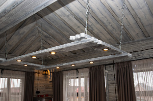 внутренняя отделка брашированным и крашеный планкеном 2