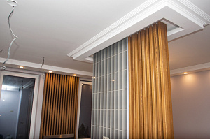 зонирование деревянными рейками