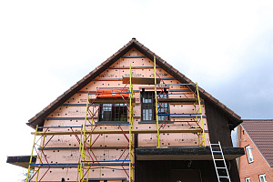 Вентилируемый фасад, свайно-винтовой фундамент террасы и новая кровля: почему этот проект в Белладжио прослужит десятилетиями