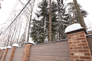 Инженерное совершенство в каждой детали: от фундамента до защитных отливов в проекте забора