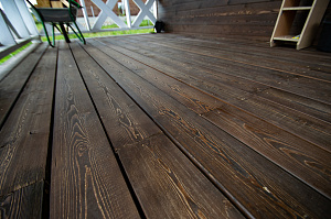 терраса патинированная из лиственницы