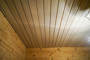 Отделка потолков планкеном в сорте Прима