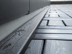 Преображение эксплуатируемой кровли: Терраса из термососны в Ленинградской области