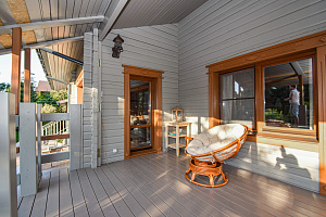 Финская надежность и русское брусовое зодчество: реставрация дома в Никольском краской Tikkurila Vinha