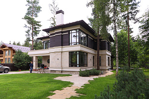 Не верите, что деревянный фасад может служить десятилетиями? Смотрите нашу работу 5-летней давности — она выглядит свежее многих новостроек