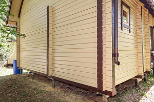 Элегантное обновление деревянных построек в Луговом: профессиональная покраска и защита от Лесобиржи-Спб