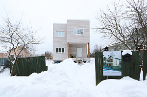 Современный каркасный дом с эксплуатируемой кровлей у Озера Врево