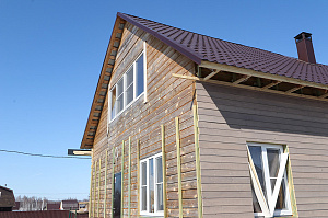 Не просто обшивка, а комплексное решение: вентилируемый фасад, индивидуальный водосток и единый стиль — дом, который будет служить десятилетиями