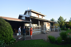 Финская надежность и русское брусовое зодчество: реставрация дома в Никольском краской Tikkurila Vinha