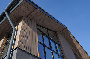 Элегантный фасад и свесы: монтаж планкена в Gatchina Villages - 2