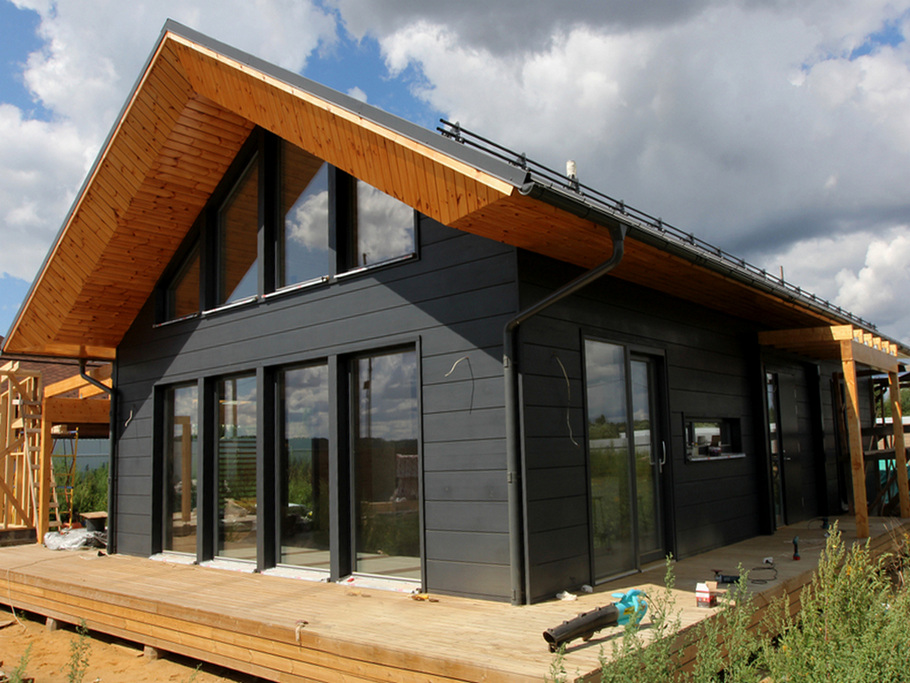 Итальянская защита для русского бревна: покраска Renner, гарантирующая долгие годы безупречного вида