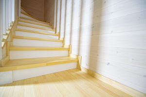 лестница из лиственницы и сосны