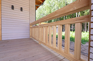 Почему владельцы домов из керамики выбирают планкен: реализованный проект с европейским качеством окраски и крепежом, который не оставляет следов