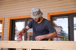 Почему владельцы домов из керамики выбирают планкен: реализованный проект с европейским качеством окраски и крепежом, который не оставляет следов