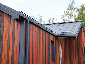 Поместье «Алексеевское»: фасад из термососны в четырех цветах — смелое решение для взыскательных владельцев

