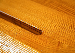 Эксклюзивное лакирование подоконника-столешницы из ясеня: блеск 'Магма' для дома в Петровские Сады