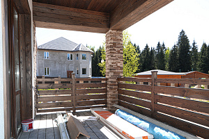 Фасад в стиле Шале: Изысканный коттедж в Новом Щеглово от Лесобиржи-Спб