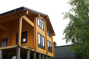 Покраска фасада и архитектурных элементов дома в КП "Ла-Манш"