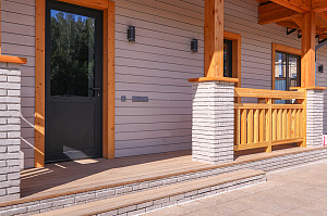 Почему владельцы домов из керамики выбирают планкен: реализованный проект с европейским качеством окраски и крепежом, который не оставляет следов