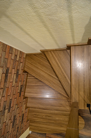 установка дубовых лестниц