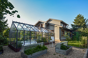 Финская надежность и русское брусовое зодчество: реставрация дома в Никольском краской Tikkurila Vinha