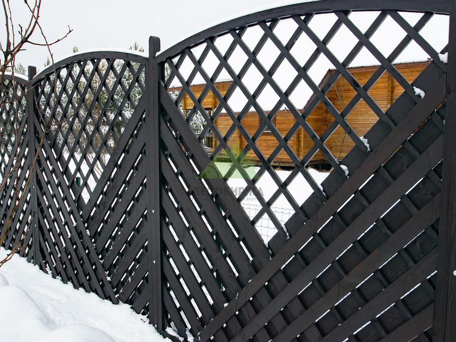 Декоративный забор из шпалер для дачного участка