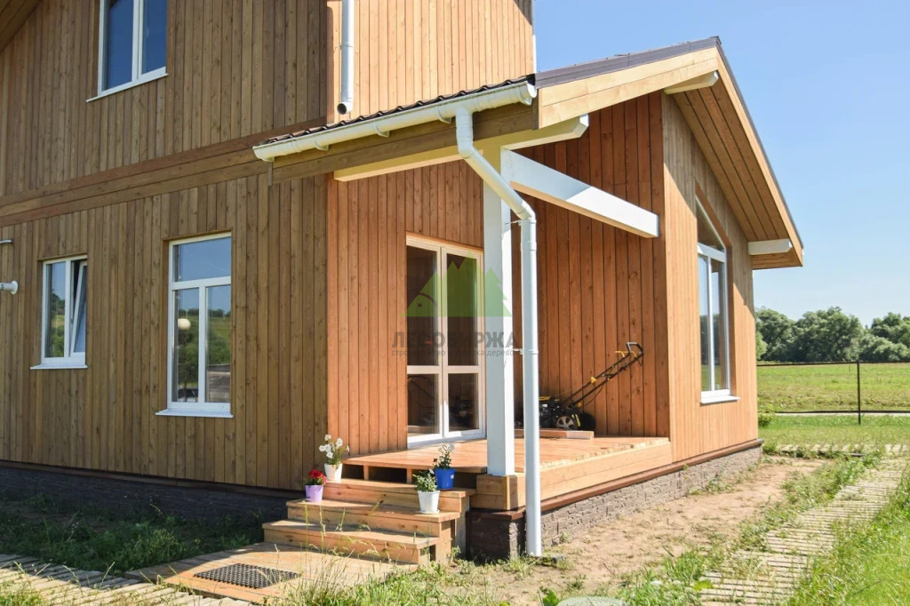 Планкен лиственницы ВС на фасаде, готовый к покраске Планкен лиственница ВС на фасаде.jpg