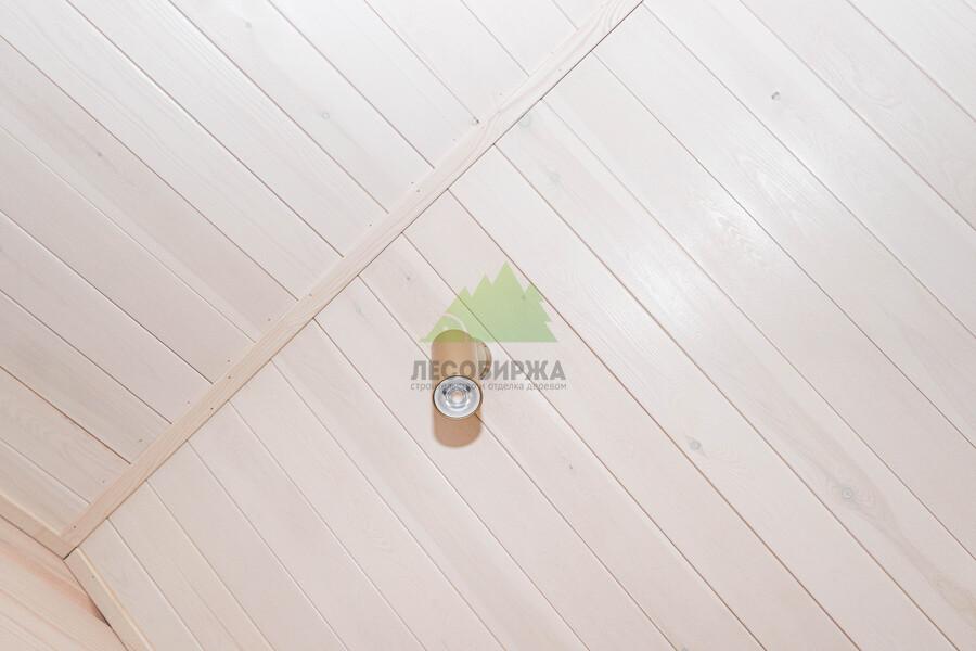 Отделка потолка вагонкой из ангарской сосны