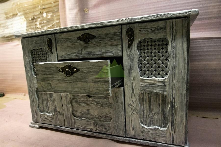 Состаренный с помощью укрывной краски комод